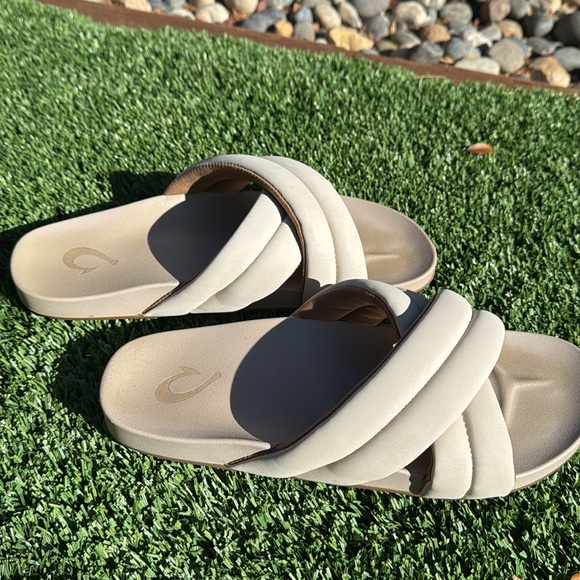Olukai sandals - Picture 2 of 3